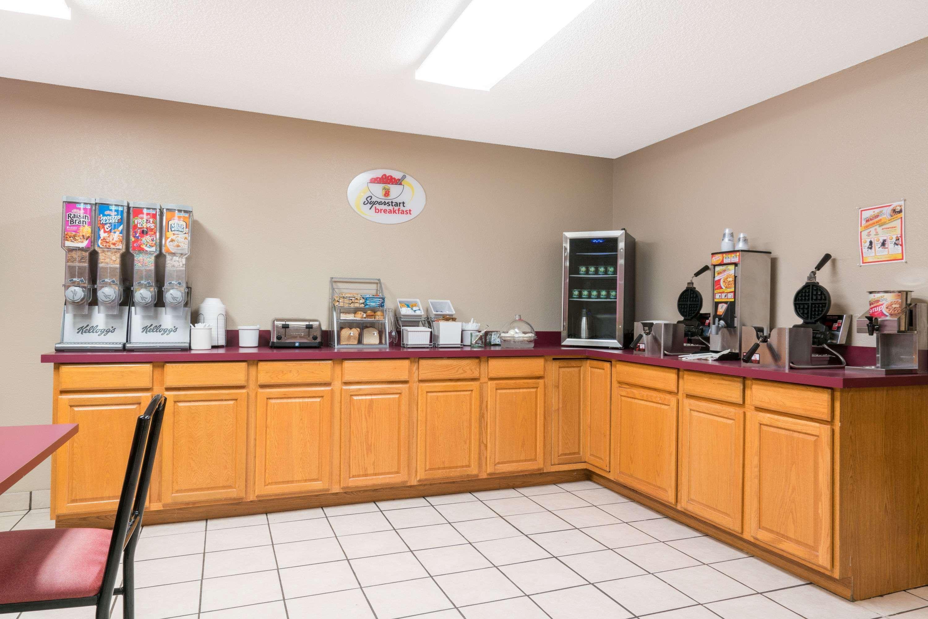 Super 8 By Wyndham St. Cloud Motel Екстериор снимка